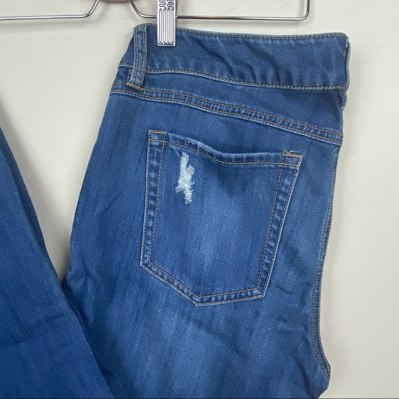 Cabi || Denim Jeans; Slim Boyfriend Style 5165; Size 6 - Picture 3 of 14